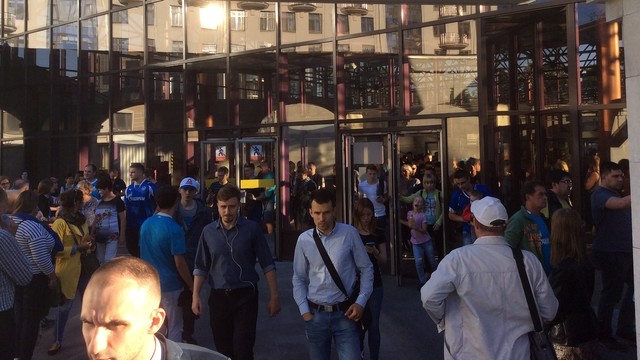 Давка при выходе из метро перед матчем «Зенит» — «Бней Иегуда»