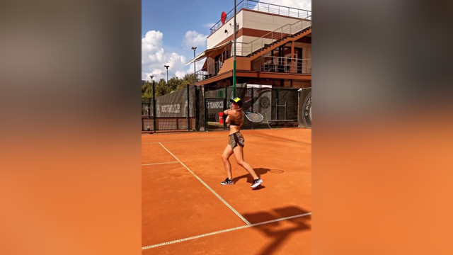 Ольга Бузова сыграла в теннис