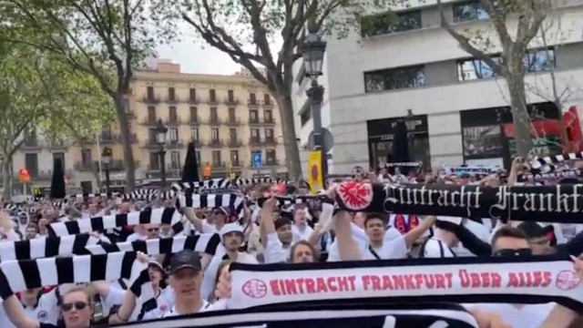 Фанаты «Айнтрахта» заполонили Барселону! Для них это матч жизни