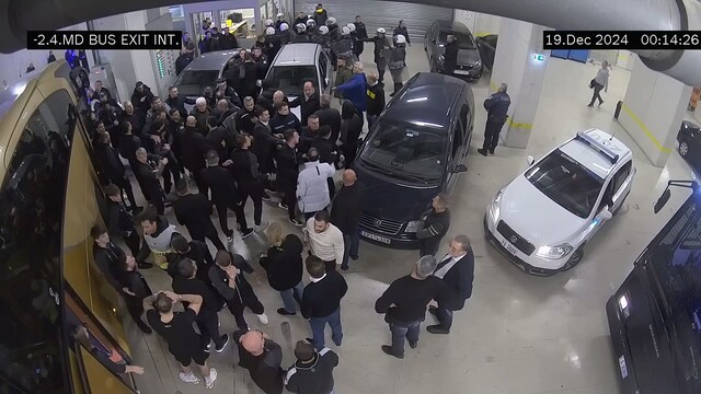 Потасовка игроков ПАОКа с фанатами АЕКа