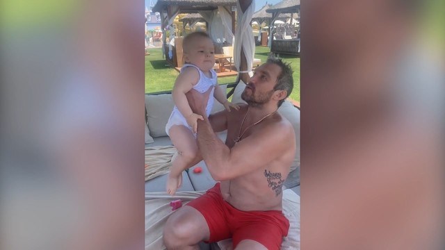 Овечкин играет с сыном на отдыхе в Турции