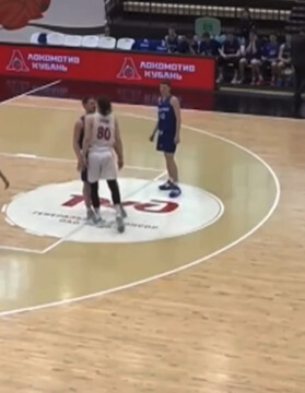 Игрок юношеской «Пармы» ударил баскетболиста ЦСКА головой
