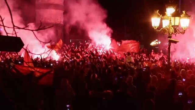 Македонские фанаты празднуют победу своей сборной над Италией