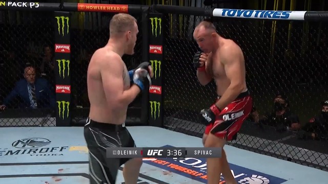 Олейник единогласным решением уступил Спиваку на турнире UFC