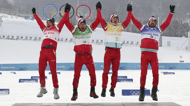 У России — золото в эстафете на Олимпиаде. Впервые за 42 года!