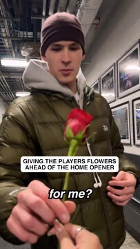 Дёмину и игрокам «Бруклина» подарили по розе перед игрой НБА