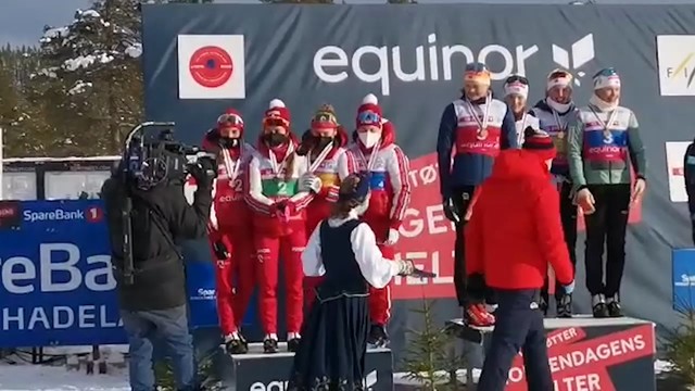 Награждение сборной России по лыжным гонкам на юниорском ЧМ-2022