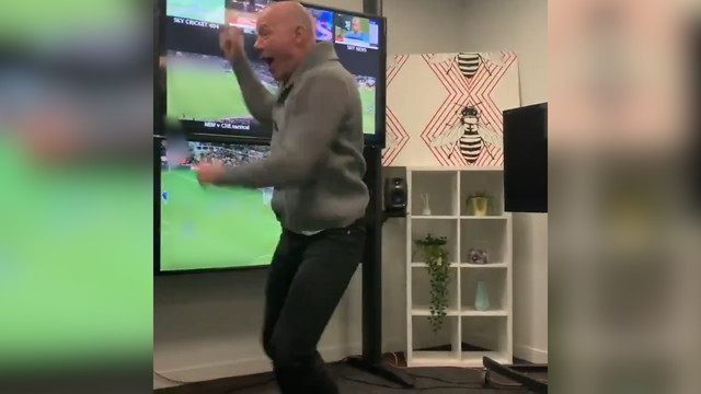 Танец Ширера после гола «Ньюкасла» в ворота «Челси»